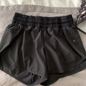 Lululemon Shorts Size 6